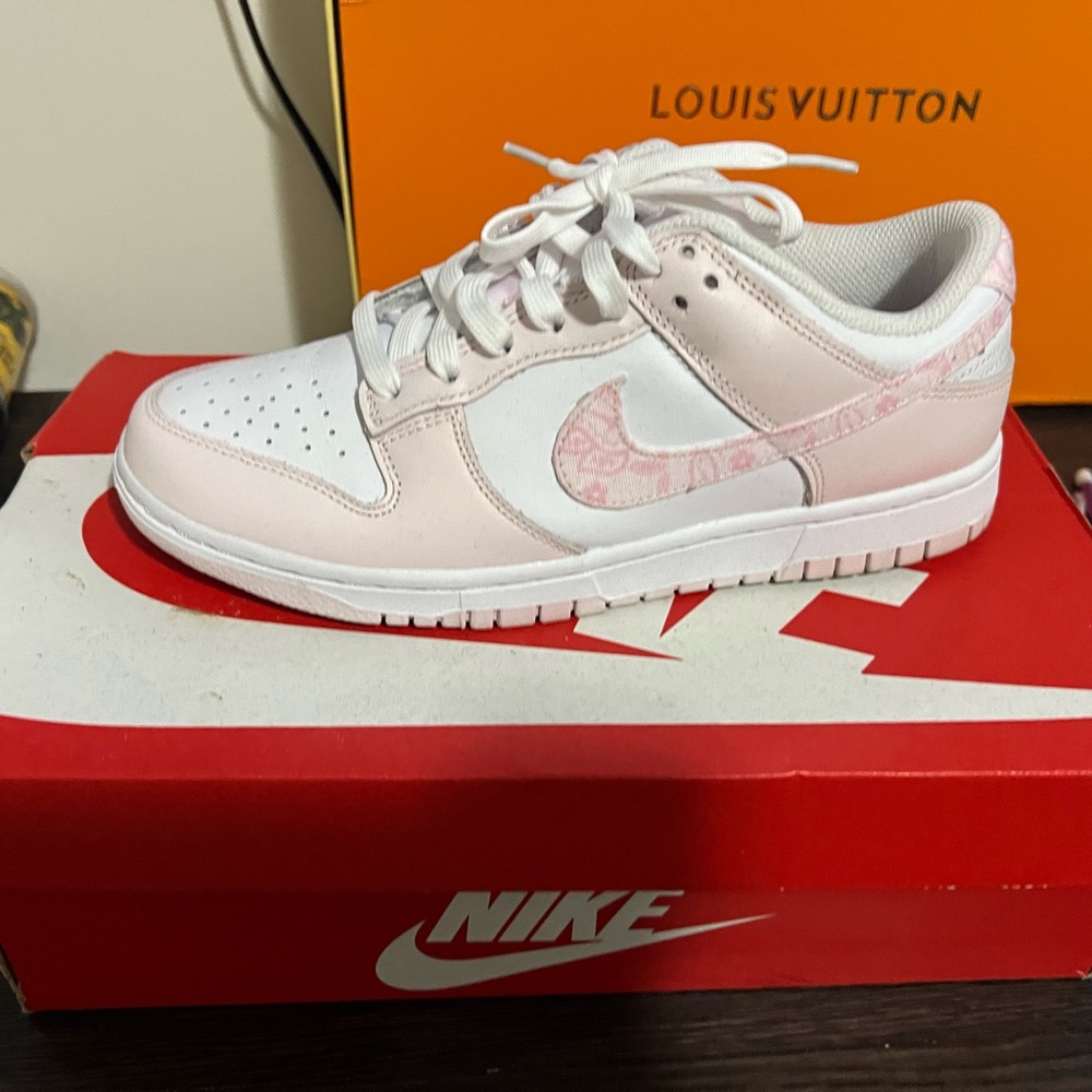 Nike Dunk Low Pink Paisley 6.5 Women / Men
